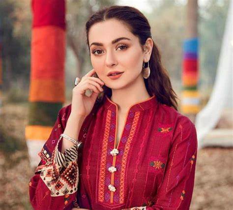 हनिया आमिर अपूर्वा मुखीजा का किया सपोर्ट